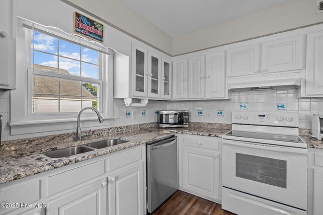 407 Cedar Point Blvd, House other with 3 bedrooms, 3 bathrooms and null parking in Cedar Point NC | Image 4