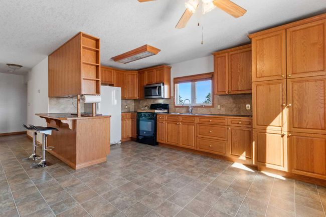 35175 Range Road 230, Home with 4 bedrooms, 2 bathrooms and 6 parking in Rural Red Deer County AB | Image 9