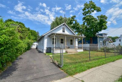 33 Oakland Avenue, House other with 3 bedrooms, 1 bathrooms and null parking in Port Jefferson Station NY | Image 1