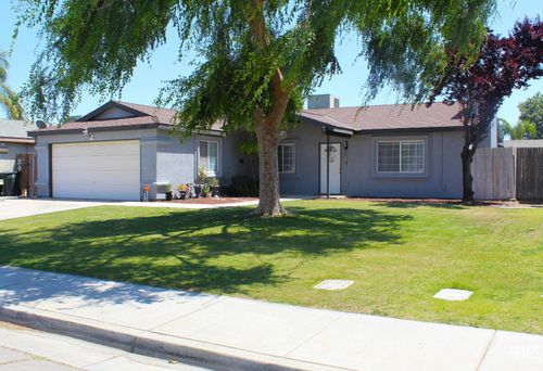 5205 Coxwold Abbey Ct, Bakersfield, CA, 93307-2995 | Card Image