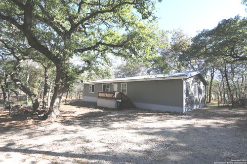 76 Post Oak Rd, La Vernia, TX, 78121-4516 | Card Image