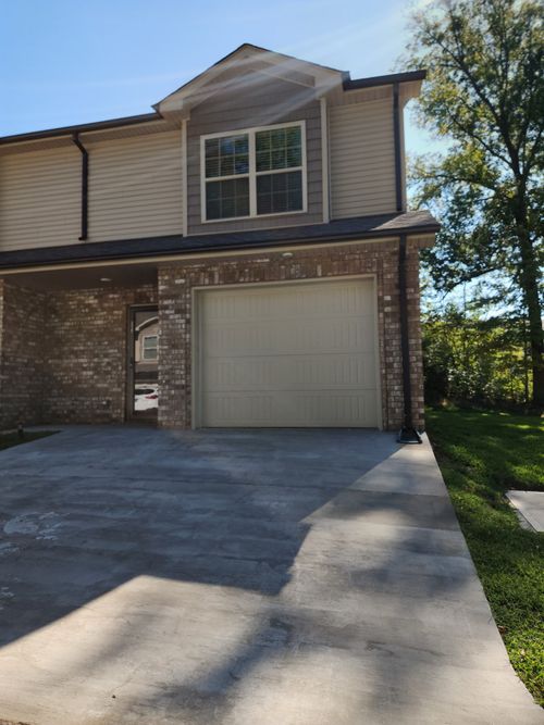 unit-304-135 Country Ln, Clarksville, TN, 37043-3945 | Card Image
