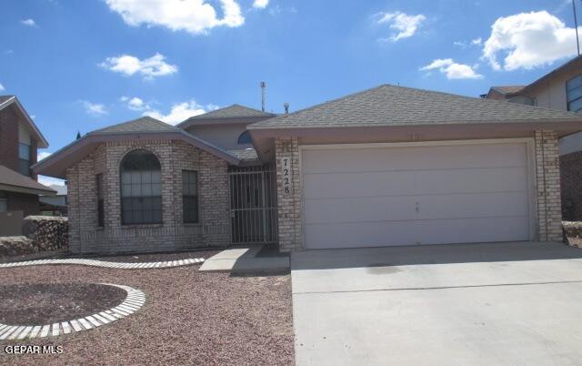 Golden Hawk Dr, El Paso, TX 79912