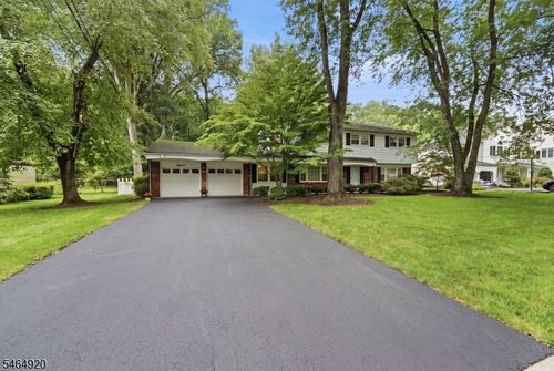 18 Druid Hill Dr, Parsippany, NJ, 07054-1452 | Card Image