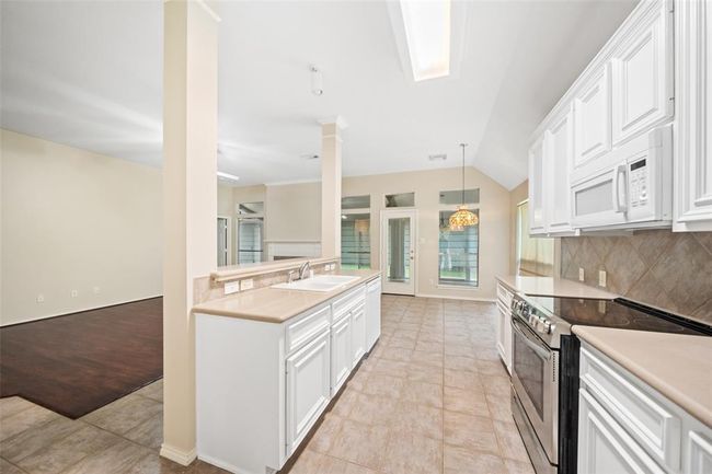 Kitchen | Image 11