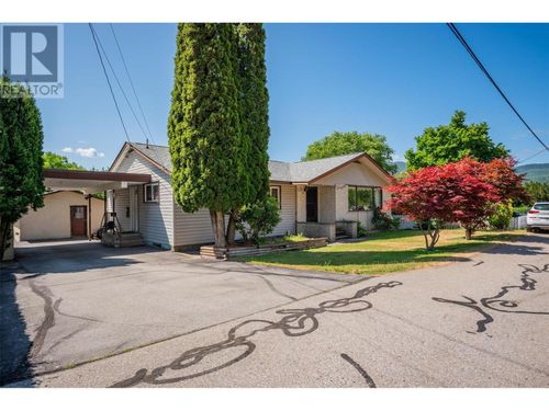 235 10th Ave, Montrose, BC, V0G1P0 | Card Image