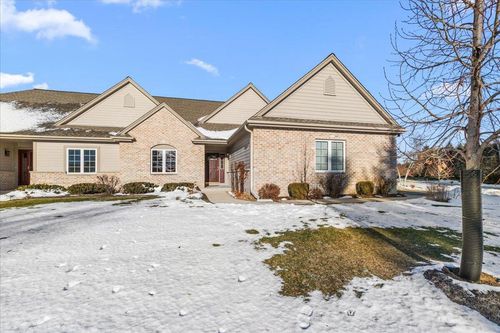 N58W5232 Highland Crossings Circle, Cedarburg, WI, 53012 | Card Image
