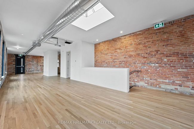 300 - 972 Queen St E, Home with 0 bedrooms, 1 bathrooms and null parking in Toronto ON | Image 5