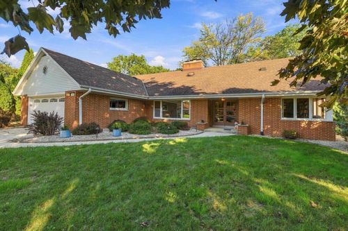 409 Parkway Dr, South Milwaukee, WI, 53172-1034 | Card Image