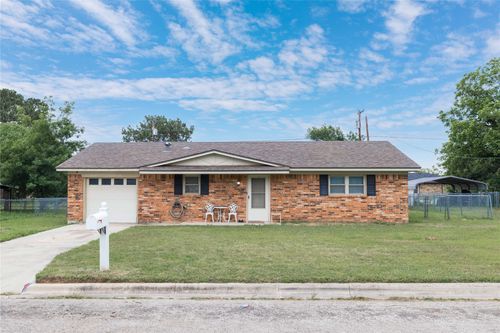 3806 Country Side Dr, Brownwood, TX, 76801-7607 | Card Image