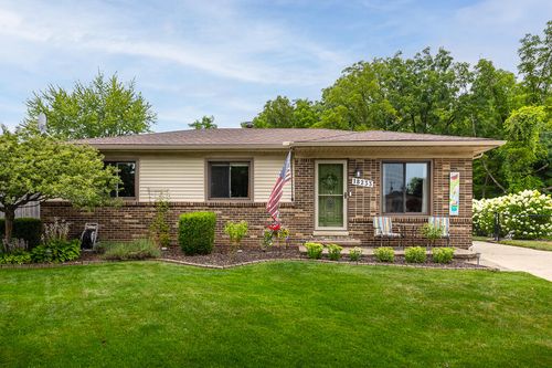 18233 Matthew Dr, Clinton Twp, MI, 48035-2470 | Card Image