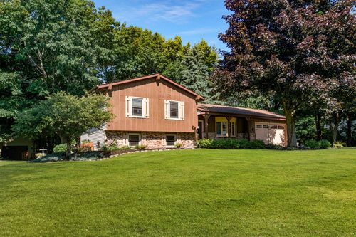 6905 Colt Cir, West Bend, WI, 53090-9326 | Card Image