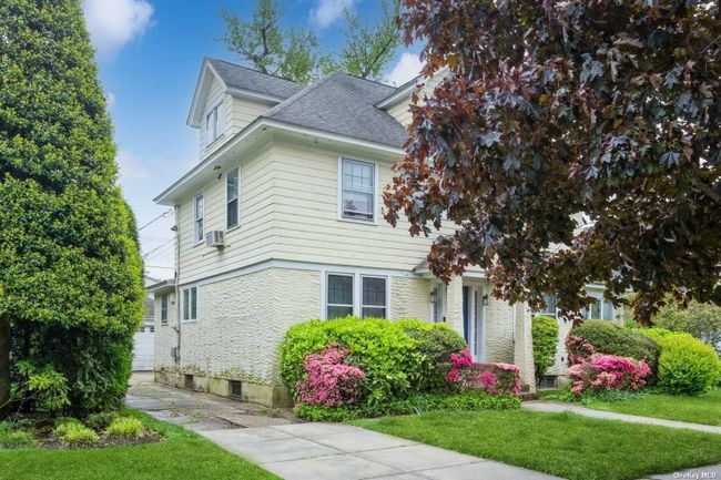 12 Shepherd Street, House other with 3 bedrooms, 1 bathrooms and null parking in Rockville Centre NY | Image 3