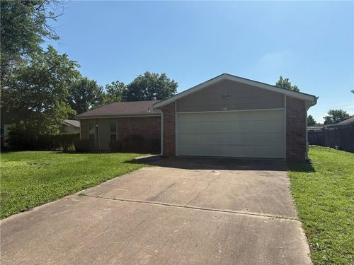 958 Crescent Dr, Independence, KS, 67301-2329 | Card Image