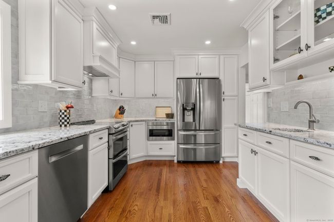 22 Douglas Dr, House other with 4 bedrooms, 3 bathrooms and null parking in Norwalk CT | Image 9