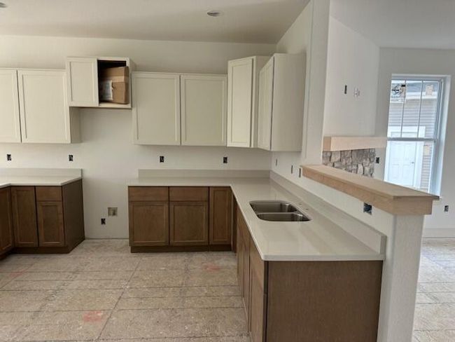 1039 Waterstone Ct, House other with 3 bedrooms, 2 bathrooms and null parking in Pewaukee WI | Image 4