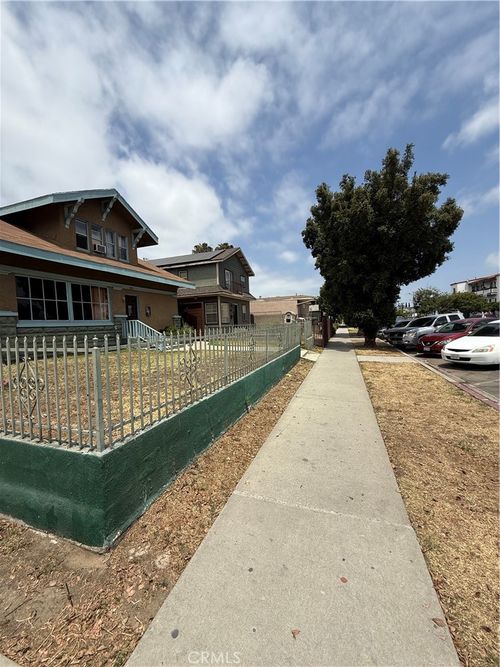 1403 Elm Ave, Long Beach, CA, 90813-2020 | Card Image