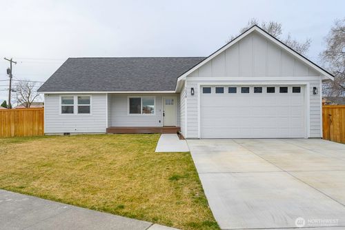 1038 W Lakeside Dr, Moses Lake, WA, 98837-2000 | Card Image