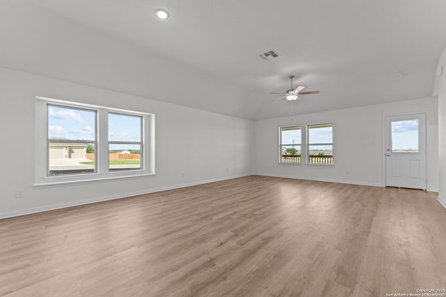 116 Cheyenne Dr, House other with 3 bedrooms, 2 bathrooms and null parking in Floresville TX | Image 10