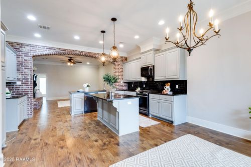 207 Narrow Way Dr, Lafayette, LA, 70508-8165 | Card Image