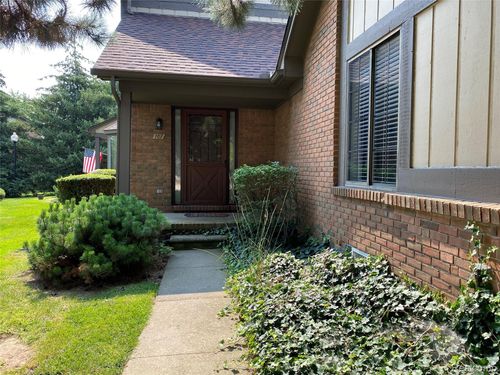 2-107 Meadow Lane Cir, Rochester Hills, MI, 48307-3066 | Card Image
