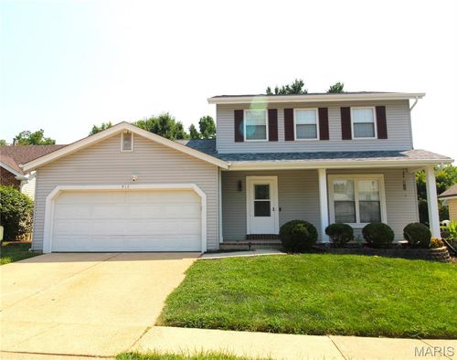 912 Oakwood Farms Ln, Ballwin, MO, 63021-7906 | Card Image