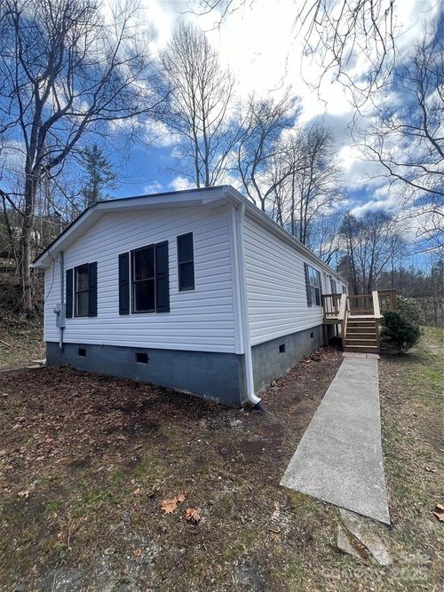 56 Poplar Dr, Spruce Pine, NC, 28777-5313 | Card Image