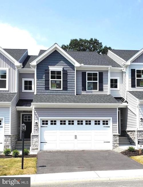 11 Woods Dr, CAMP HILL, PA, 17011-2648 | Card Image