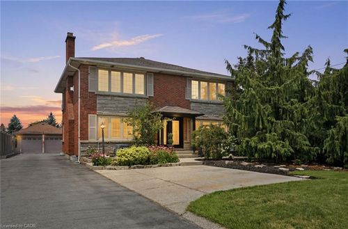33 Centennial Pky S, Stoney Creek, ON, L8G2C1 | Card Image