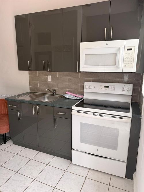 apt-a-1105 Ne 119th St, Biscayne Park, FL, 33161-6461 | Card Image