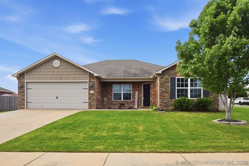 2709 Charlotte St, Broken Arrow, OK, 74011-6133 | Card Image