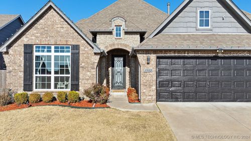 1502 E Roanoke Place, Broken Arrow, OK, 74011 | Card Image