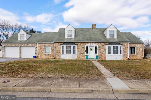 425 W 15th St, FRONT ROYAL, VA, 22630-2825 | Card Image