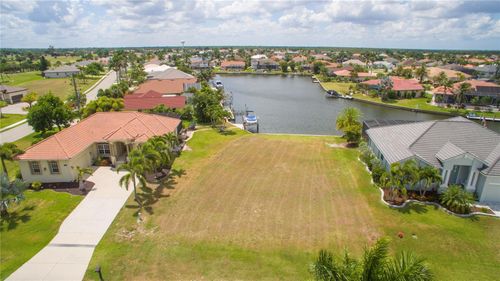 507 Madrid Blvd, PUNTA GORDA, FL, 33950-7852 | Card Image