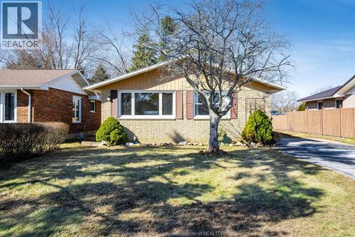 332 Queen Street, Kingsville, ON, N9Y2J3 | Card Image