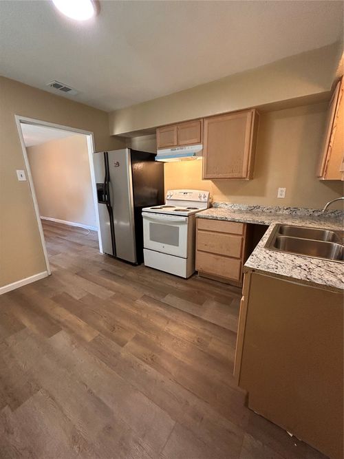 4242 Idaho Ave, Dallas, TX, 75216-6152 | Card Image