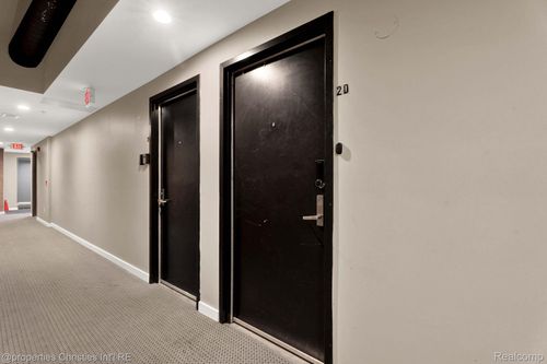 5-2d-2987 Franklin St, Detroit, MI, 48207-4273 | Card Image