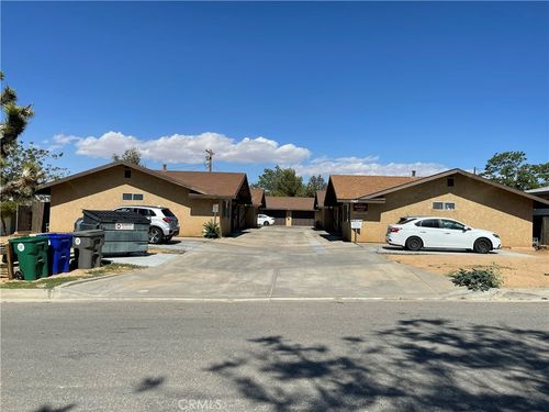 7467 Bannock Trl, Yucca Valley, CA, 92284-3183 | Card Image