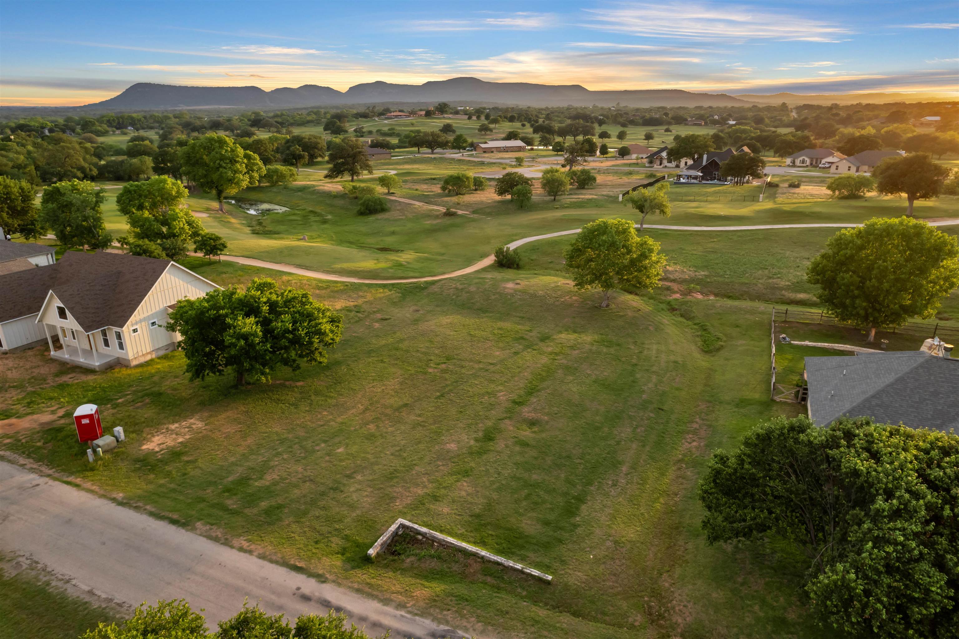 Land in Kingsland 3