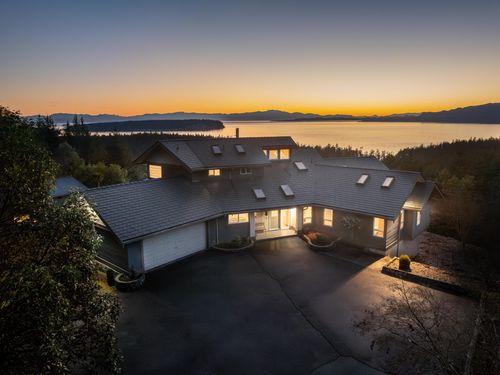 10339 Sunshine Coast Highway, Halfmoon Bay, BC, V7Z1B7 | Card Image
