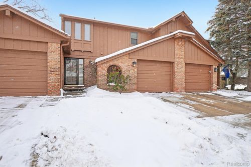 1994 Pondview Ct, Rochester Hills, MI, 48309-3303 | Card Image