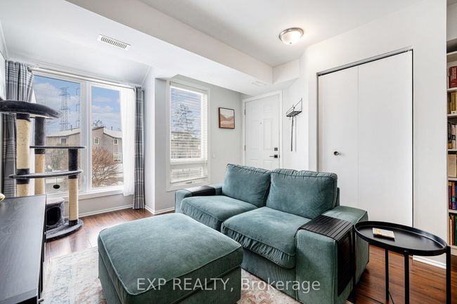 B - 207 Woodfield Dr, Condo with 2 bedrooms, 2 bathrooms and null parking in Nepean ON | Image 6