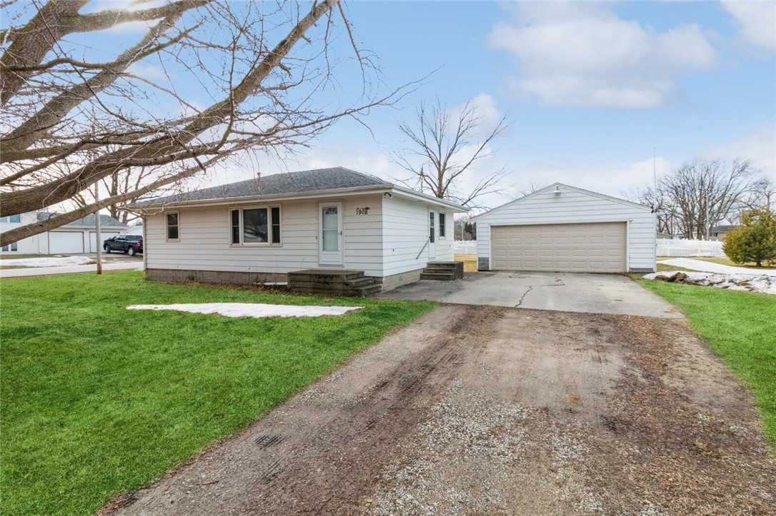 5th St, Nevada, IA 50201