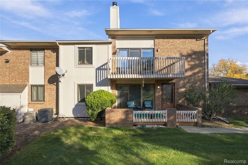 6646 Maple Lakes Dr, West Bloomfield, MI, 48322-3067 | Card Image