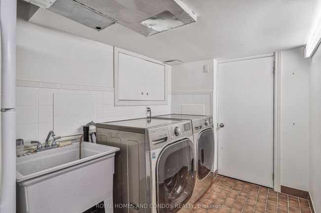 1075 Glengrove Ave, House other with 4 bedrooms, 3 bathrooms and 4 parking in North York ON | Image 35