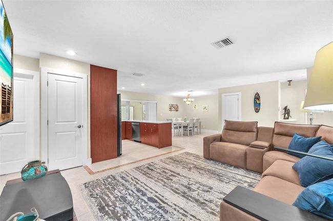 1012 Spindle Palm Way, House other with 3 bedrooms, 2 bathrooms and null parking in APOLLO BEACH FL | Image 10