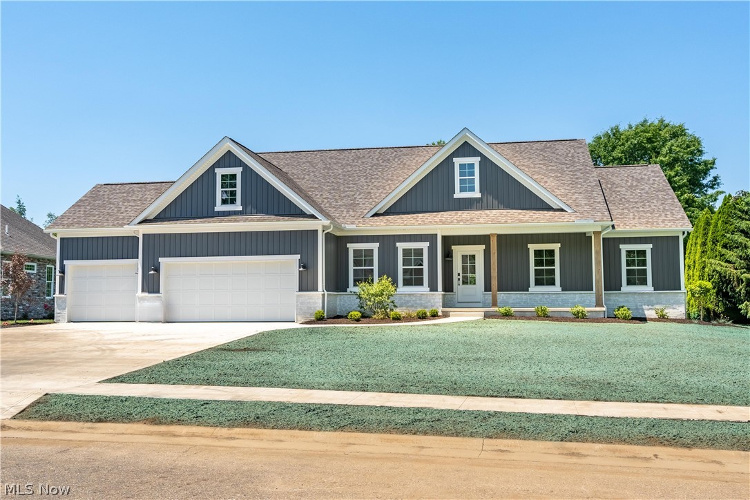 Macthomas Ave, North Canton, OH 44720