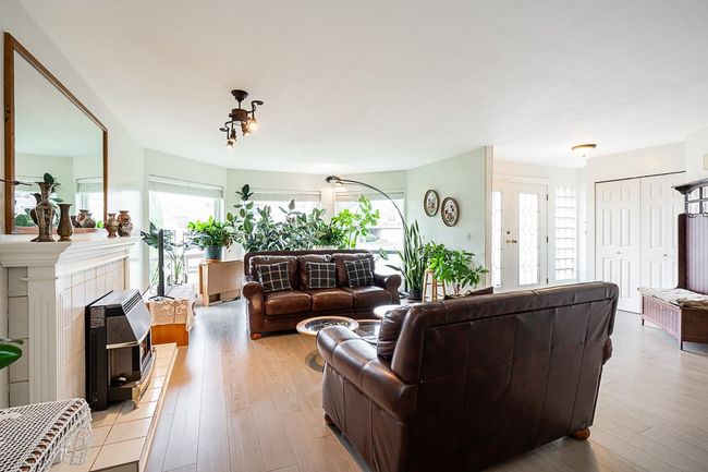 2992 152a St, House other with 3 bedrooms, 2 bathrooms and 4 parking in Surrey BC | Image 6