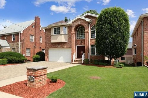 604 Abbott Ave, Ridgefield, NJ, 07657-1706 | Card Image