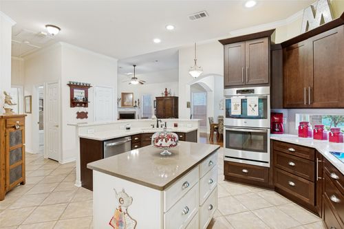412 Hideaway Ct, Euless, TX, 76039-3859 | Card Image
